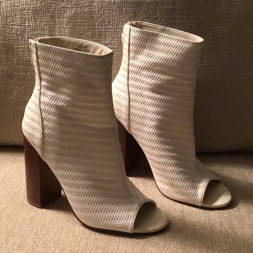 White weave pattern heel peep toe booties